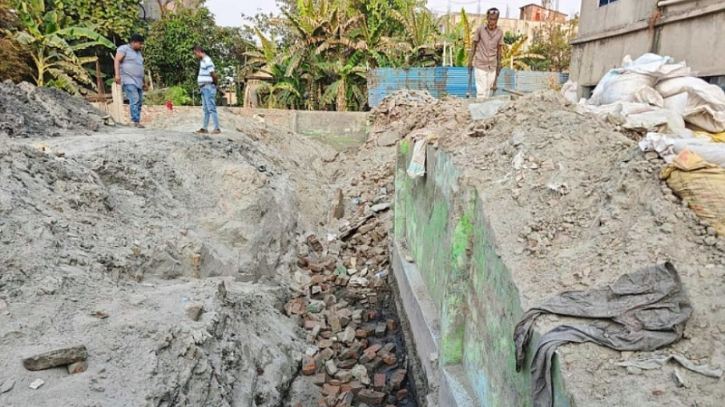 ফতুল্লায় ডাইং কারখানায় দেয়াল ধসে শ্রমিক নিহত, আহত ৩