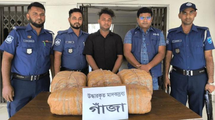 সিদ্ধিরগঞ্জে ১৬ কেজি গাঁজাসহ ছেলে গ্রেফতার, বাবা পলাতক