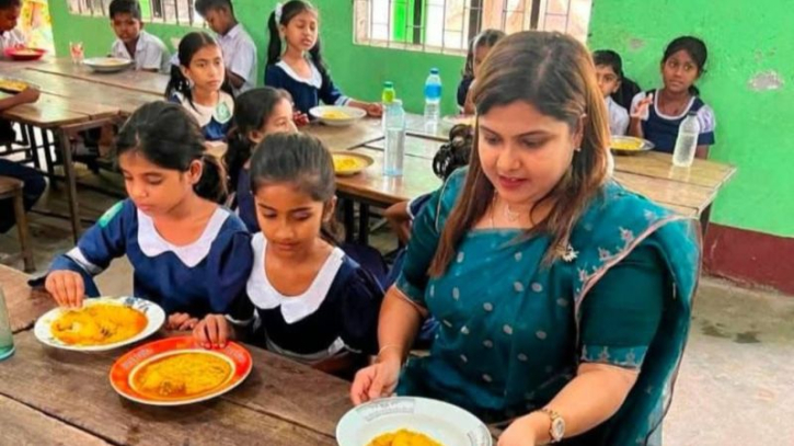 সোনারগাঁয়ে ৩০টি বিদ্যালয়ে ‘মিড ডে মিল’ চালু