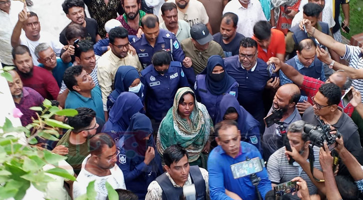 রাতভর অপেক্ষার পর সকালে আইভী গ্রেপ্তার, এলাকাবাসীর বিক্ষোভ