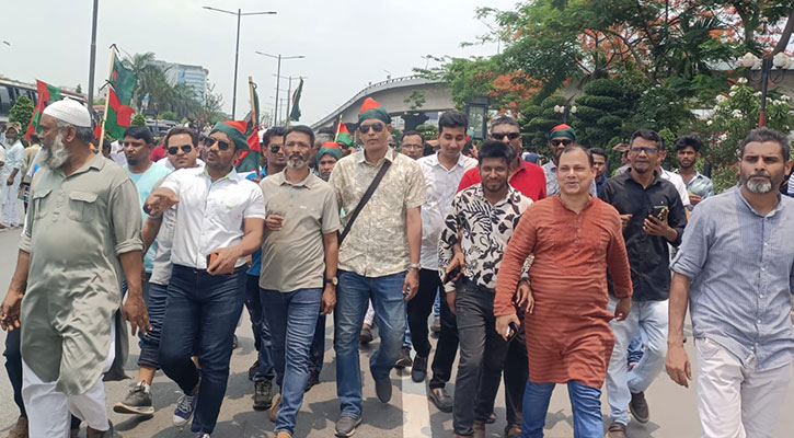 খালেদা জিয়াকে অভ্যর্থনা জানাতে ঢাকার রাজপথে নেতাকর্মীদের নিয়ে রাজীব