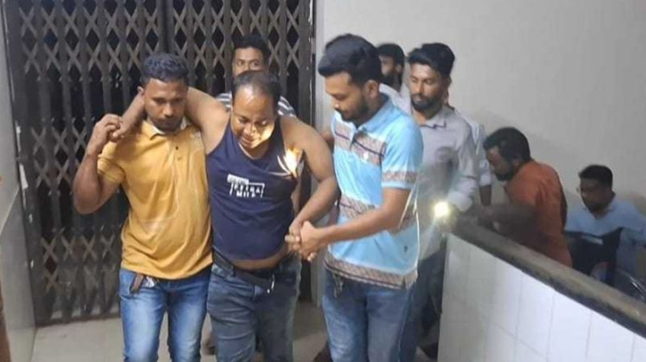 রূপগঞ্জে দুর্বৃত্তদের হামলায় সাংবাদিক রিয়াজ আহত