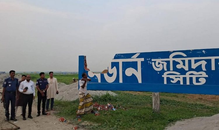 রূপগঞ্জে অনুমোদন না থাকায় হাউজিং প্রকল্পে প্রশাসনের অভিযান