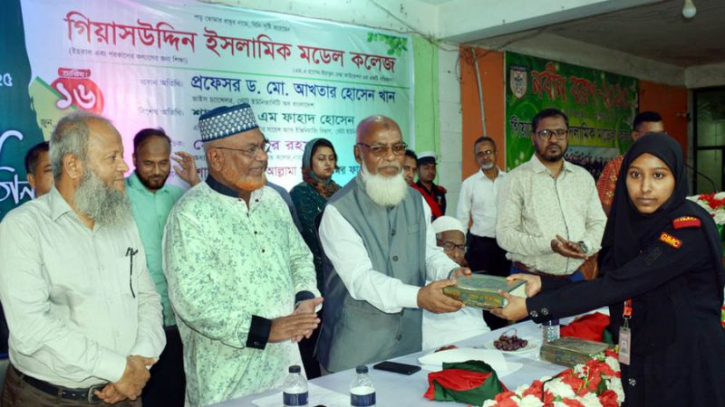 শিক্ষার্থীরা শিক্ষকদের টপকিয়ে গেলে একজন শিক্ষক খুশি হন