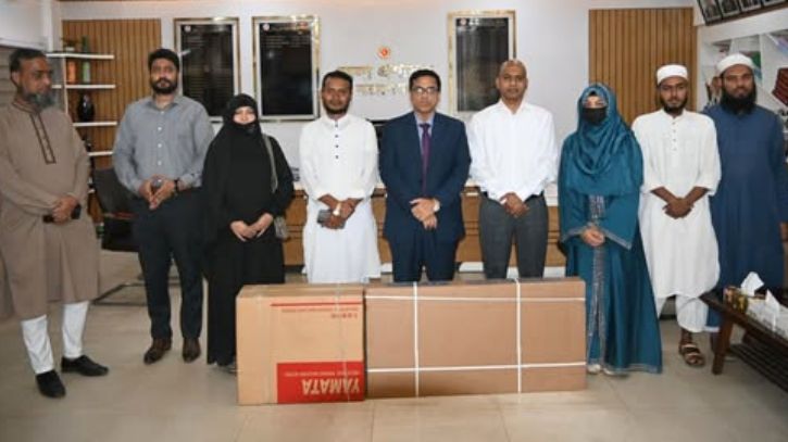 শহীদ সজলের মাকে ইলেকট্রিক সেলাই মেশিন দিল জেলা প্রশাসন