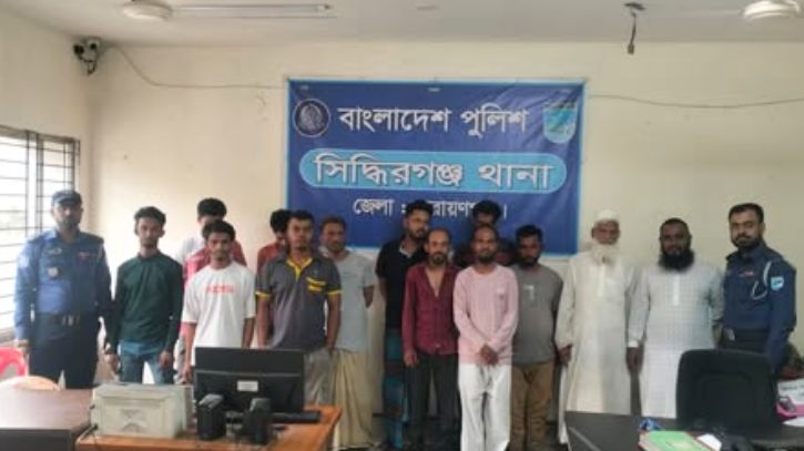 সিদ্ধিরগঞ্জে পুলিশের অভিযানে হেরোইন-ইয়াবাসহ ১৭ জন গ্রেপ্তার