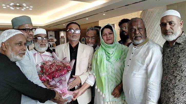 নবনিযুক্ত নাসিক প্রশাসকের সঙ্গে বিভা হাসানের সাক্ষাৎ