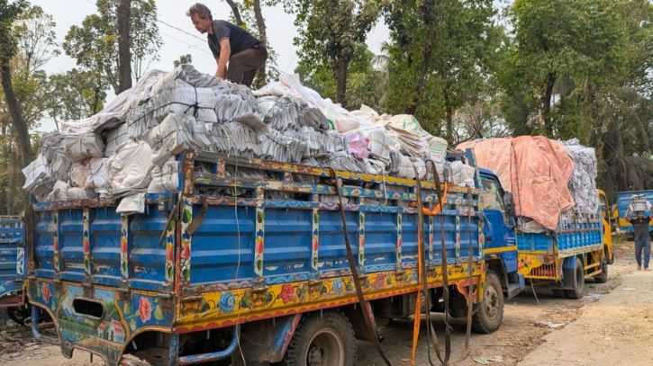 সোনারগাঁয়ে অবৈধ ছাপাখানায় অভিযান, ২০ লাখ টাকার বই জব্দ