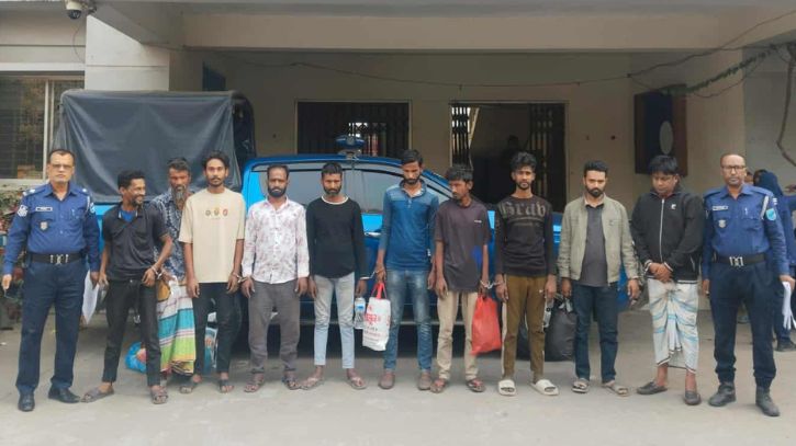 সিদ্ধিরগঞ্জে অস্ত্র-ইয়াবা-হেরোইনসহ ১০ জন গ্রেপ্তার