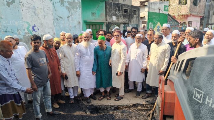 ভাঙা সড়ক দ্রুত সংস্কারের আশ্বাস নাসিক প্রশাসকের
