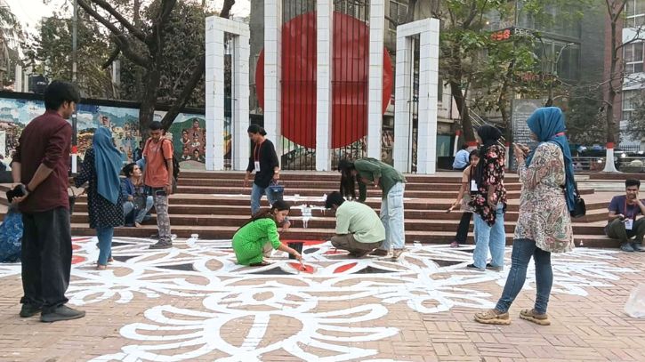 ভাষা শহীদদের শ্রদ্ধা জানাতে প্রস্তুত কেন্দ্রীয় শহীদ মিনার