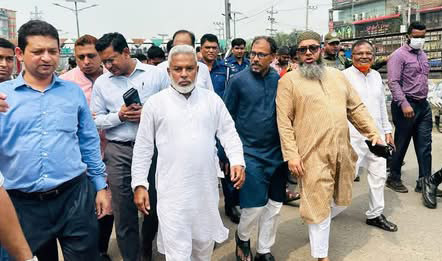 সোনারগাঁয়ে ফুটপাত ছেড়ে দিতে এমপি মান্নানের আলটিমেটাম