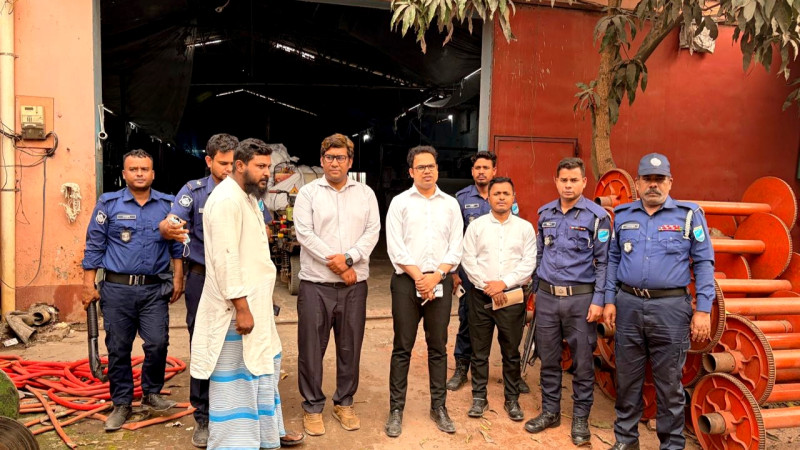 আড়াইহাজারে পরিবেশ দূষণের দায়ে দুই টেক্সটাইল কারখানাকে ৪৫ হাজার টাকা জরিমানা
