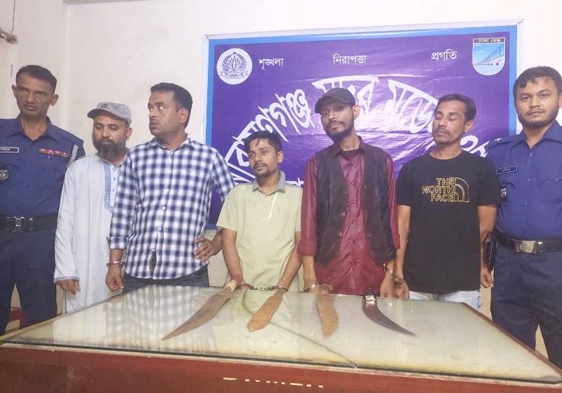 জিমখানায় না’গঞ্জ সদর মডেল থানা পুলিশের অভিযান: দেশীয় অস্ত্র সহ গ্রেফতার ৫