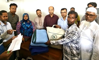 ফতুল্লায় অগ্নিকাণ্ডে ক্ষতিগ্রস্ত ১১ পরিবারের মাঝে ইউএনও’র নগদ অর্থ ও ত্রাণ সামগ্রী বিতরণ