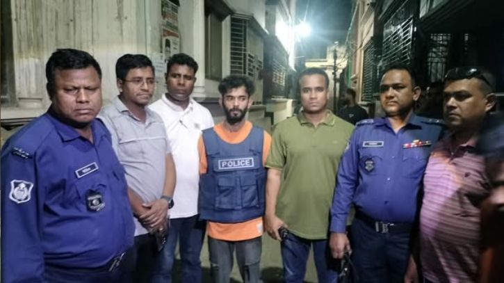 নারায়ণগঞ্জে ছিনতাই হওয়া পুলিশের গুলিসহ অস্ত্র উদ্ধার, গ্রেফতার ৩