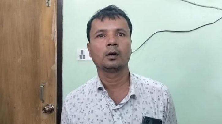 কাঁচপুর ভূমি অফিসে দালাল আটক