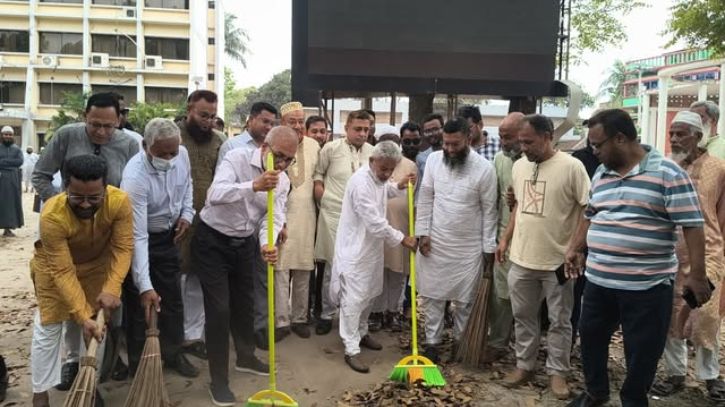 সোনারগাঁয়ে পরিচ্ছন্নতা অভিযান উদ্বোধন করলেন এমপি মান্নান