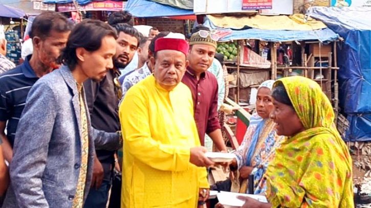 এমপি মান্নানের নির্দেশে অসহায় মানুষের মাঝে ইফতার বিতরণ