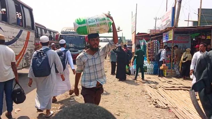 ঈদযাত্রায় সাইনবোর্ডে বাসের জন্য অপেক্ষা, যাত্রীদের উৎকণ্ঠা