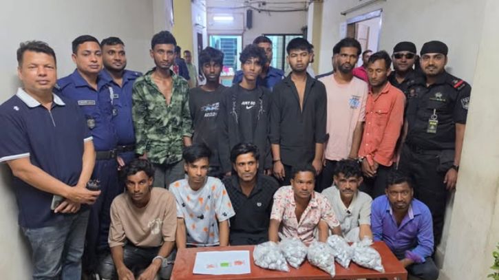 কাশিপুরে যৌথ অভিযানে মাদকসহ গ্রেপ্তার ১২
