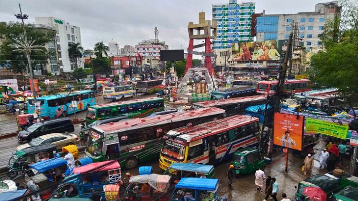 হকার ইস্যুতেই আটকে নারায়ণগঞ্জের যানজটের সমাধান