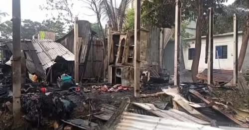 রূপগঞ্জে বিধবার বাড়িতে অগ্নিকান্ডে দগ্ধ ছেলের মৃত্যু