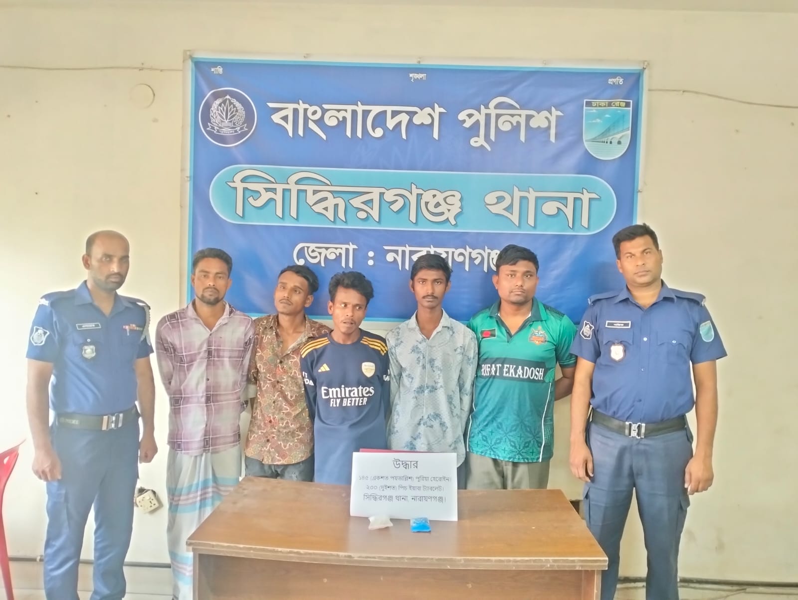 সিদ্ধিরগঞ্জে পুলিশের অভিযান: মাদকসহ ৬ কারবারি আটক