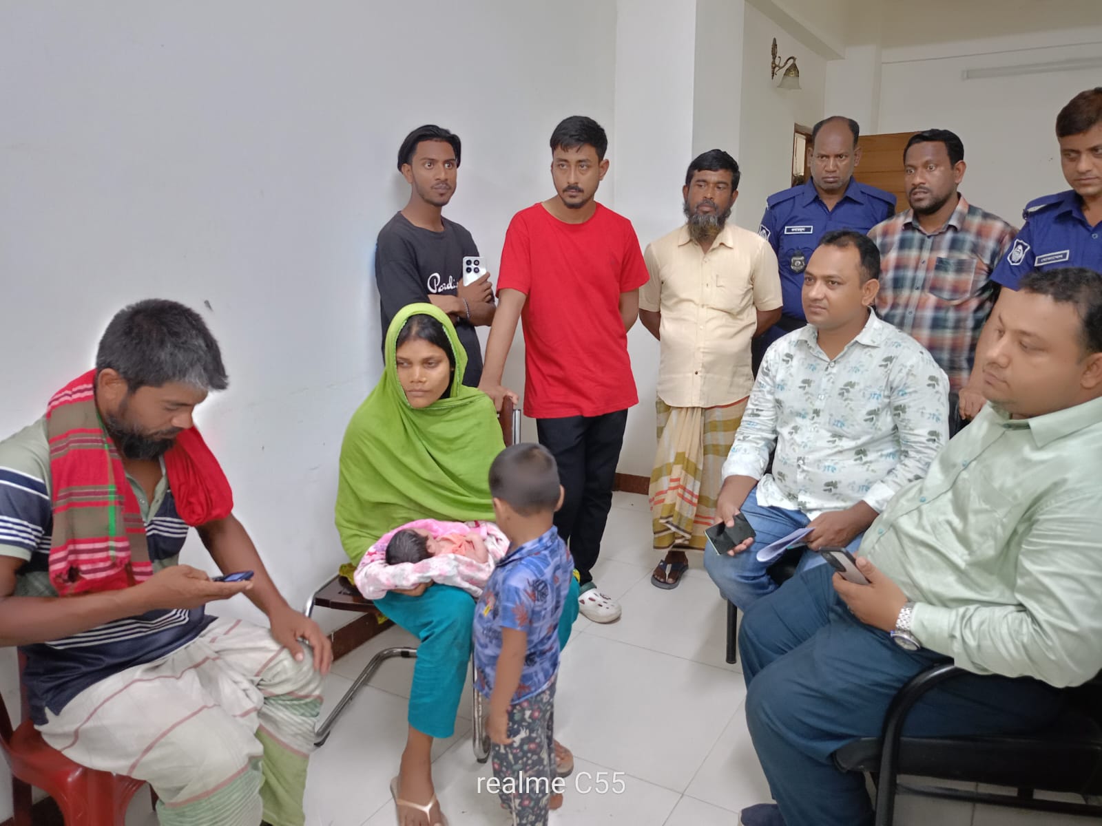 বন্দরে নবজাতক শিশুকে শীতলক্ষ্যা নদীতে ফেলে হত্যার চেষ্টার অভিযোগ