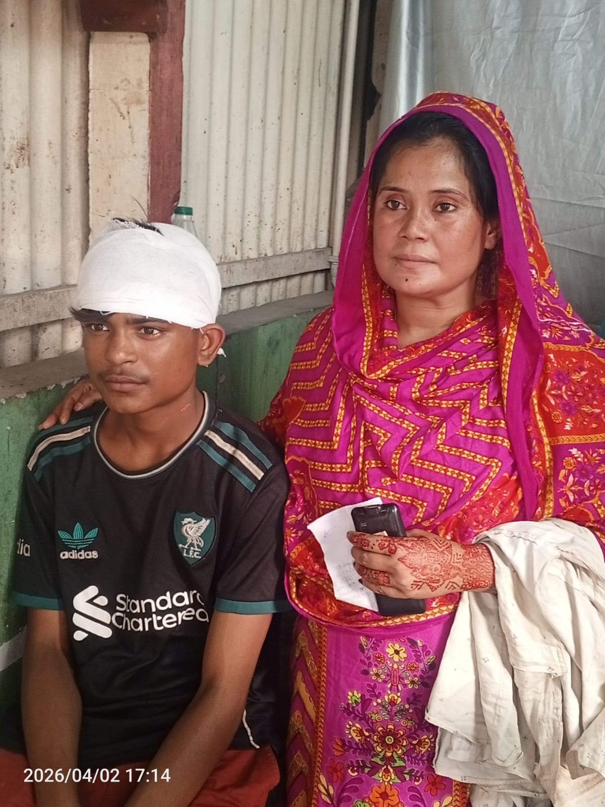 বন্দরে ট্রলার চালক কে পিটিয়ে আহত, থানায় অভিযোগ