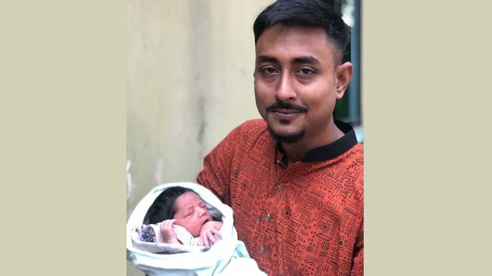নবজাতককে মেরে ফেলার চেষ্টা: অভাবী ঘরের শিশুটির ‘দায়িত্ব’ নিলেন দম্পতি