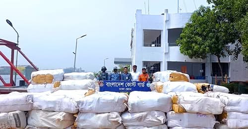 কাচঁপুরে ৮৮ লাখ টাকার নিষিদ্ধ পলিথিন জব্দ