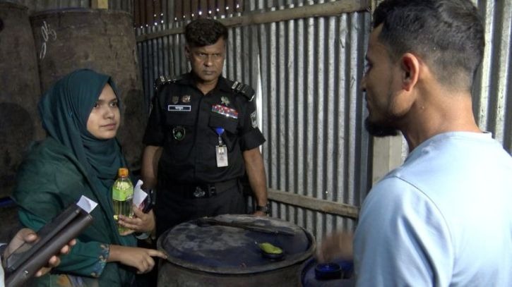 সোনারগাঁয়ে অবৈধ ভোজ্যতেল কারখানায় অভিযান : ২ লাখ টাকা জরিমানা