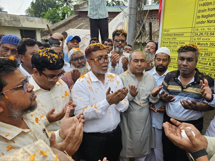 এই সড়কটি সংস্কারের ফলে এলাকাবাসী এবং হাসপাতালে আসা রোগীদের দীর্ঘদিনের ভোগান্তি লাঘব হবে : নাসিক প্রশাসক 