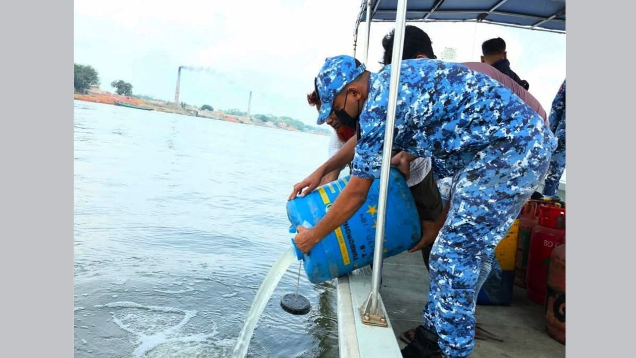 সোনারগাঁওয়ে ৩ কোটি টাকার জাটকা ও ৩ কোটি ৭০ লাখ পিস চিংড়ি রেনু জব্দ
