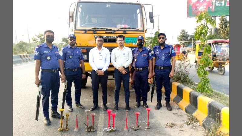 নারায়ণগ‌ঞ্জে শব্দ দূষণে ৫ যানবাহনকে জরিমানা, হর্ণ জব্দ