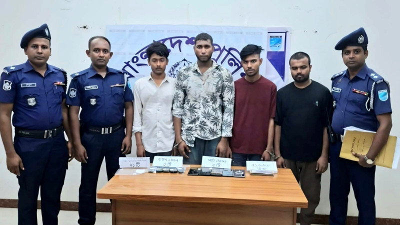 অনলাইনে প্রতারণা : বন্দর থেকে ৪ প্রতারক গ্রেপ্তার