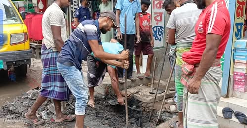 রূপগঞ্জের মুড়াপাড়ায় তিতাসের অভিযান : অবৈধ গ্যাস সংযোগ বিচ্ছিন্ন 