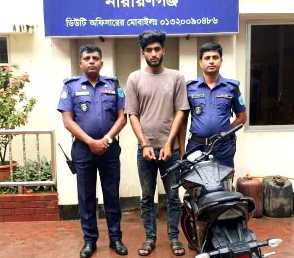 রূপগঞ্জে ছিনতাইকারী গ্রেফতার, মোটরসাইকেল উদ্ধার