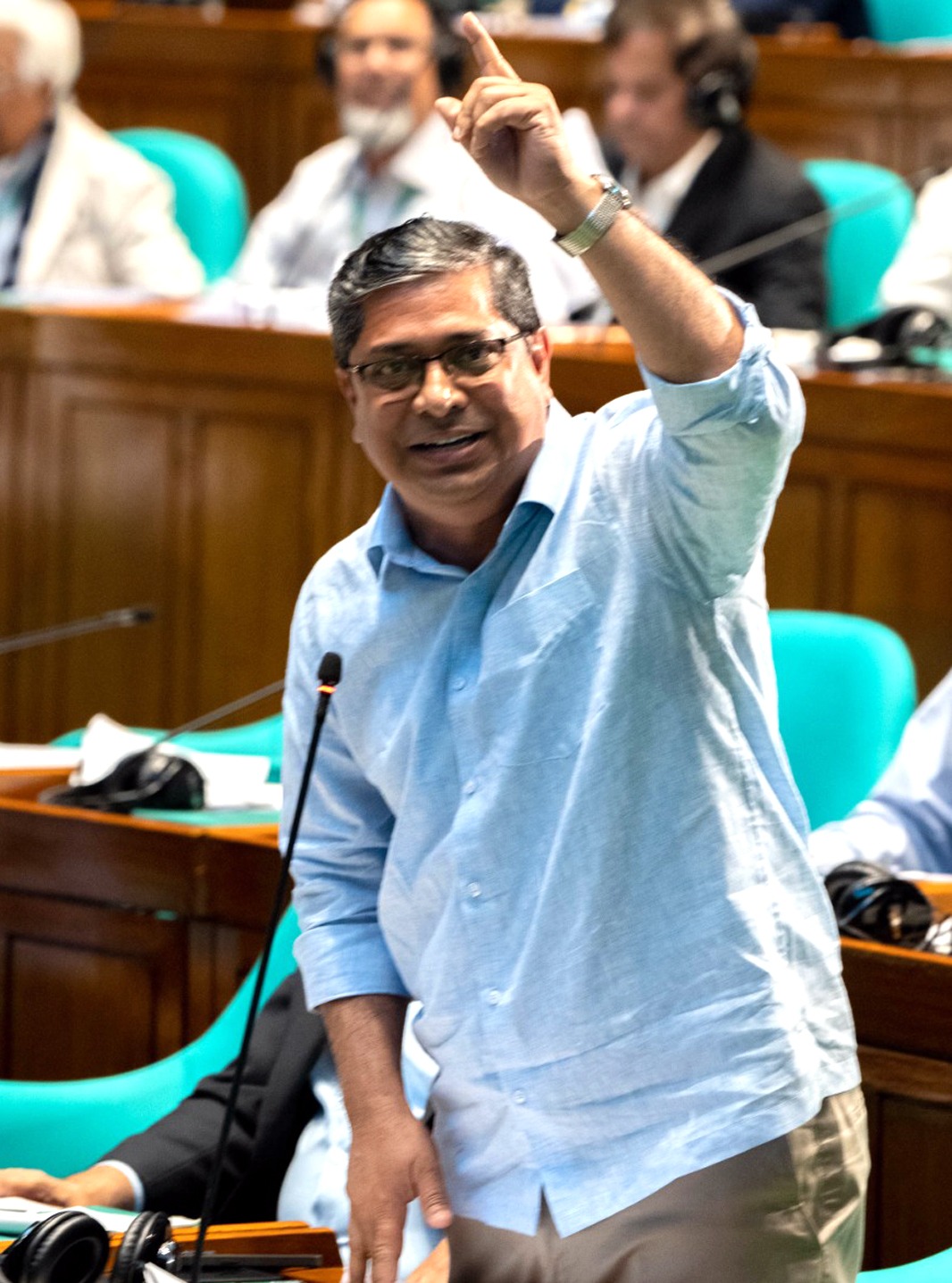 দুই মাসেই জনপ্রিয়তা তুঙ্গে : প্রতিমন্ত্রী মীর শাহে আলমকে ঘিরে ষড়যন্ত্র