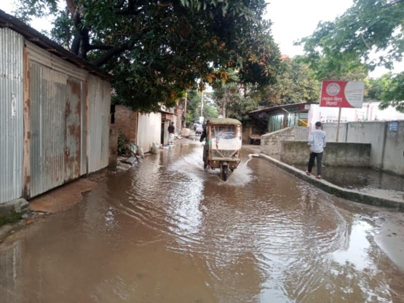 বন্দরে ৩ দিনের টানা বৃষ্টিপাতের কারনে নিম্নঅঞ্চল প্লাবিত,দেখা দিয়েছে কৃত্তিম বন্যা
