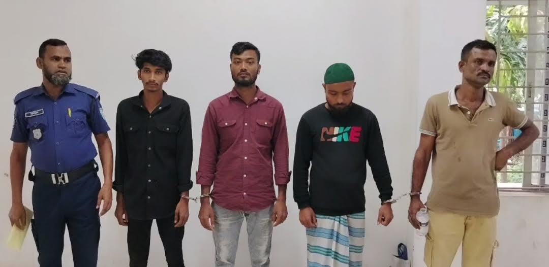 বন্দরে পুলিশের ওপর হামলা: অস্ত্র লুট, তিন পুলিশ আহত গ্রেপ্তার-৩ 