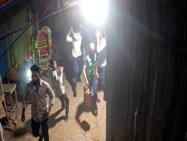 বন্দরে ‘কিশোর গ্যাংয়ের’ তাণ্ডব, দোকানপাট ভাঙচুর ও লুটপাট আহত-১