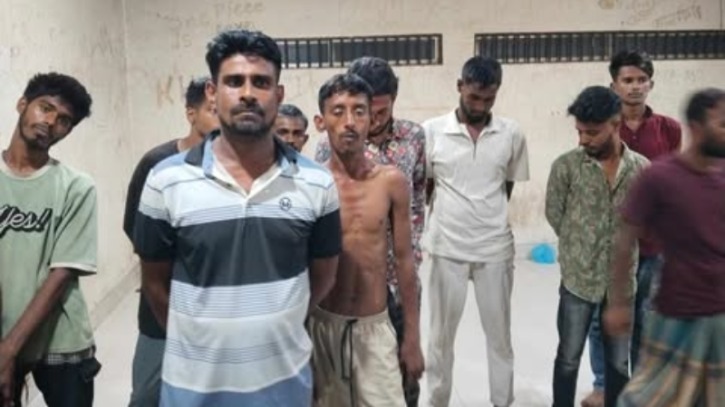 সিদ্ধিরগঞ্জ বিহারি ক্যাম্পে যৌথ অভিযানে ১১ জন আটক