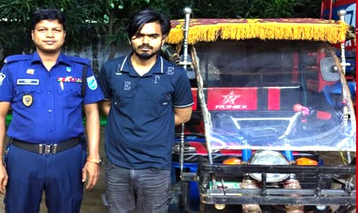সিদ্ধিরগঞ্জে চুরি হওয়া মিশুক অটোরিকশাসহ চোর আটক