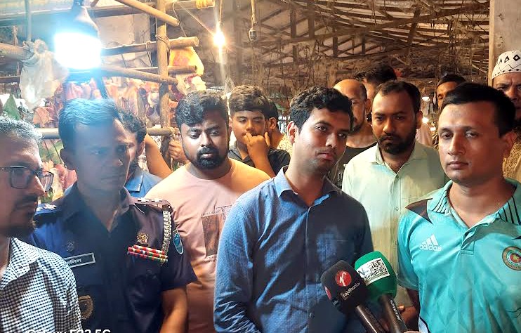 সোনারগাঁয়ে পঁচা ও অস্বাস্থ্যকর মাংস বিক্রির দায়ে ব্যবসায়ীর জরিমানা