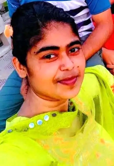 বন্দরে প্রেমের ফাঁদে ফেলে প্রবাসীকে সর্বস্বান্ত করার অভিযোগ ঝুমুরের বিরুদ্ধে