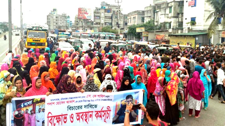 ফতুল্লায় যুবককে অস্ত্র দিয়ে ফাঁসানোর অভিযোগ: প্রতিবাদে সড়ক অবরোধ