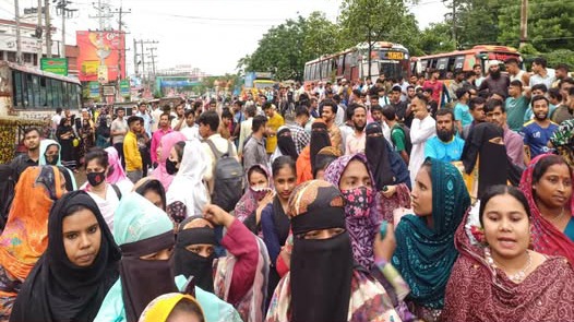 সোনারগাঁয়ে বেতন-বোনাসের দাবিতে চৈতি গার্মেন্টস শ্রমিকদের ঢাকা-চট্টগ্রাম মহাসড়ক অবরোধ, তীব্র যানজট