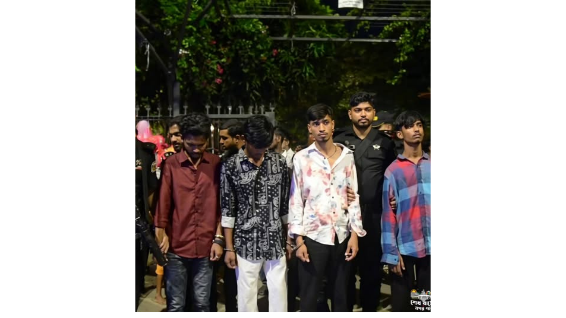 দেওভোগে সিটি পার্ক এজেন্টসহ ৫ অনলাইন জুয়ারী গ্রেফতার